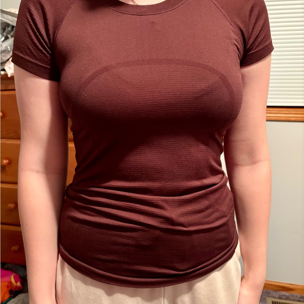 Lululemon Women’s Swiftly Tech Short-Sleeve Shirt 2.0 Hip Length, Size 6